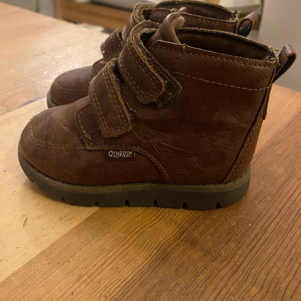Oshkosh B’Gosh Toddler Boots size 5